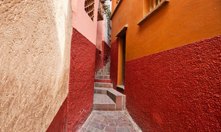 Callejon del Beso (Alley of the Kiss)